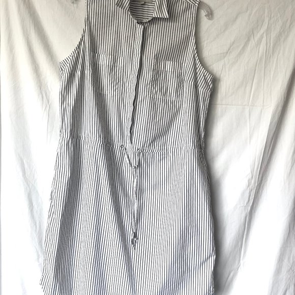 Banana Republic Dresses & Skirts - Banana Republic Striped Sleeveless Shirt Dress